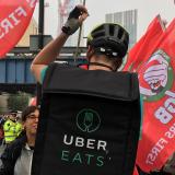 Uber eats -ruokalähetti IWGB-liiton mielenosoituksessa Lontoossa 27.9.2017. Kuva: Riitta Juntunen / SAK 